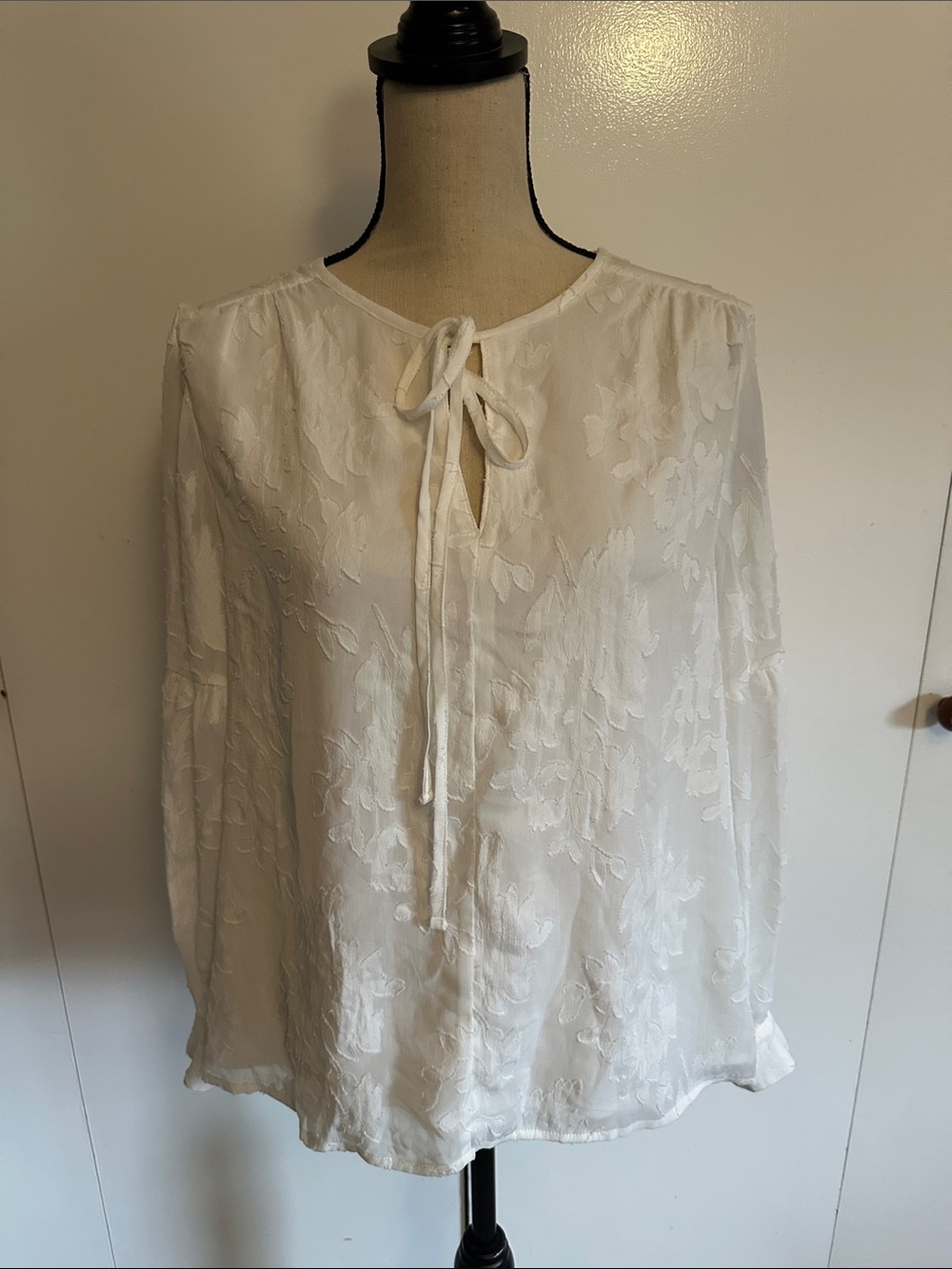 Marled White Tie-Neck Floral Jacquard Blouse